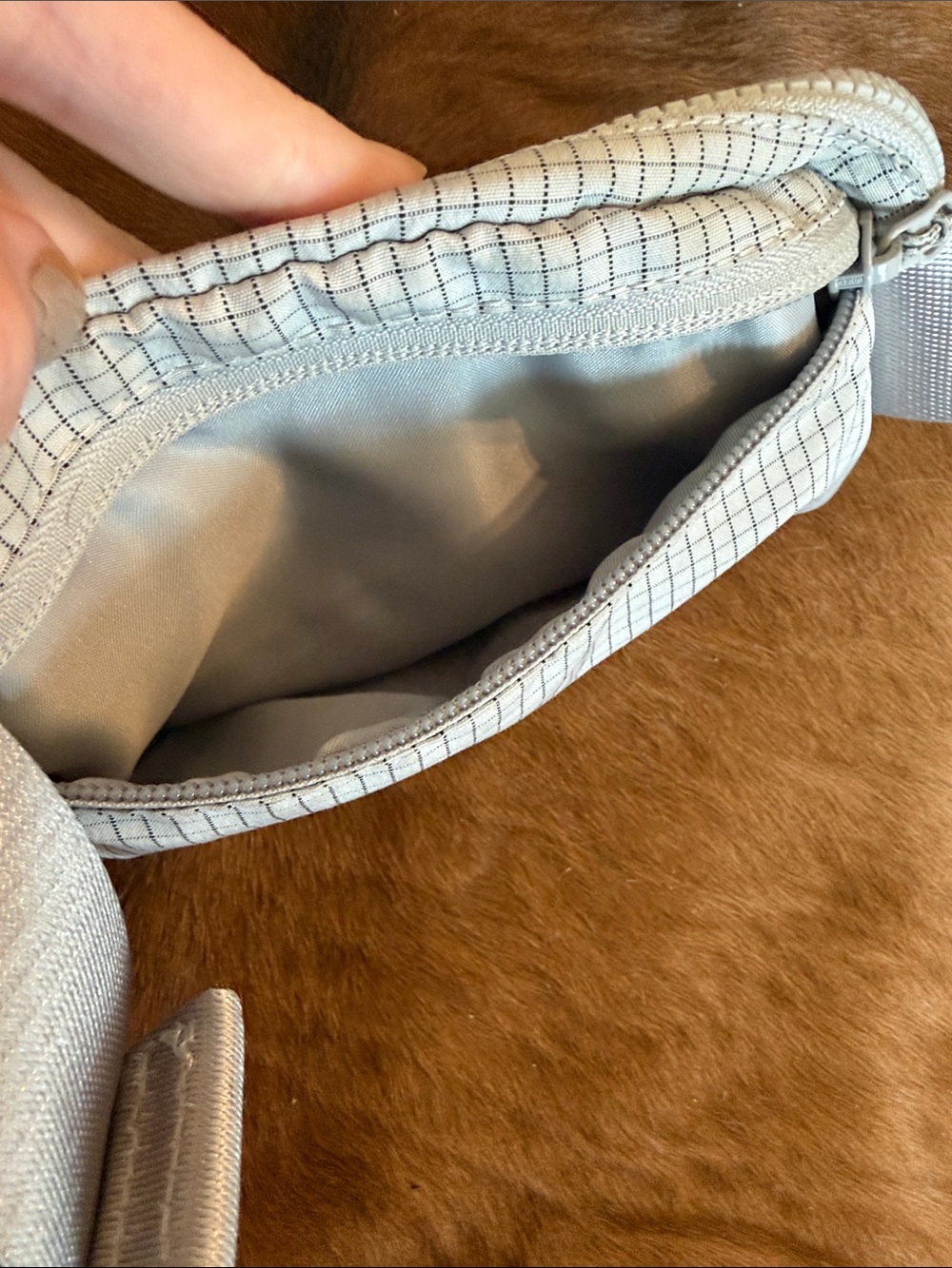 Lululemon Everywhere Belt Bag 1l Volume (7.5”X2”X5”) Seal Grey Seal/Ggre 83265 View 5